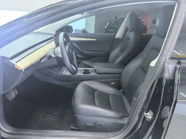 Tesla Model 3 — Фото автомобиля 9