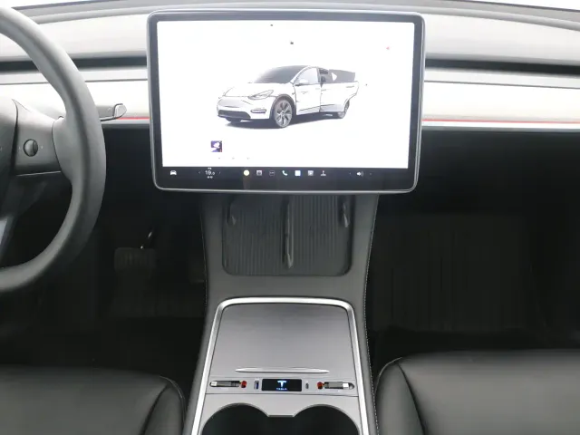 Tesla Model Y — Фото автомобиля 7