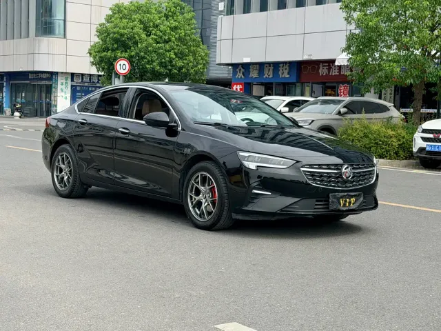 Buick Regal — Фото автомобиля 3
