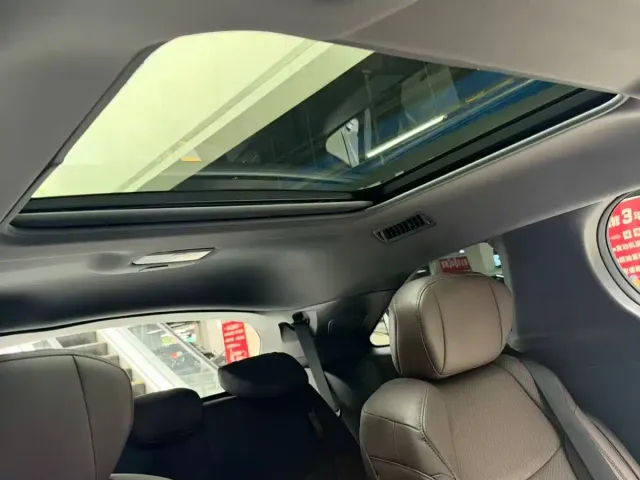 Toyota Sienna — Фото автомобиля 10
