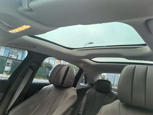 Mercedes-Benz E-Class — Фото автомобиля 24