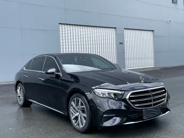 Mercedes-Benz E-Class — Фото автомобиля 3