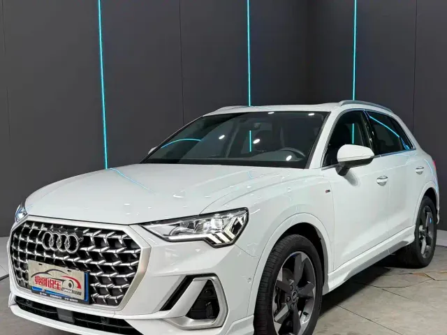 Фотография автомобиля — Audi Q3