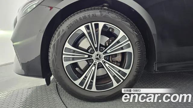 Mercedes-Benz E-Class — Фото автомобиля 5