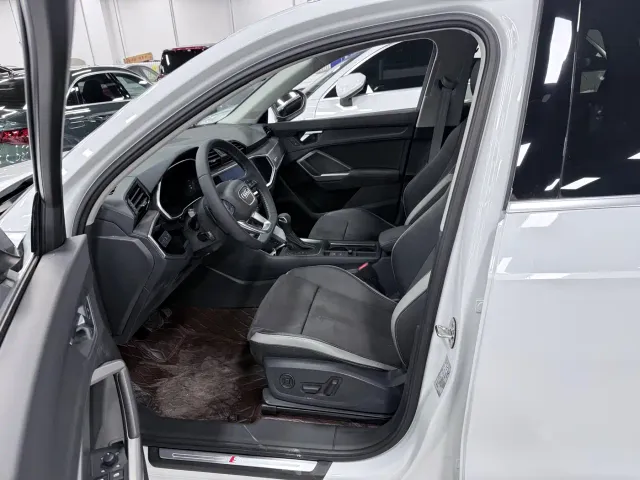 Audi Q3 — Фото автомобиля 10