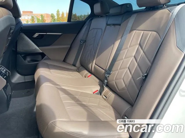 BMW 5 Series — Фото автомобиля 8