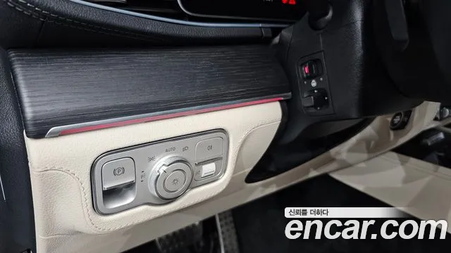Mercedes-Benz GLS-Class — Фото автомобиля 18