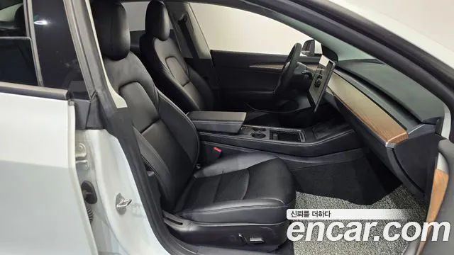 Tesla Model 3 — Фото автомобиля 26