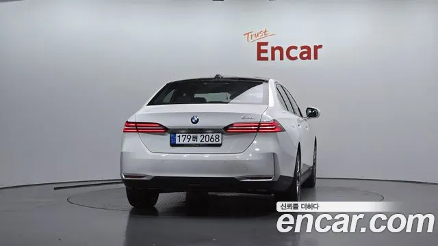 BMW 5 Series G60 — Фото автомобиля 4