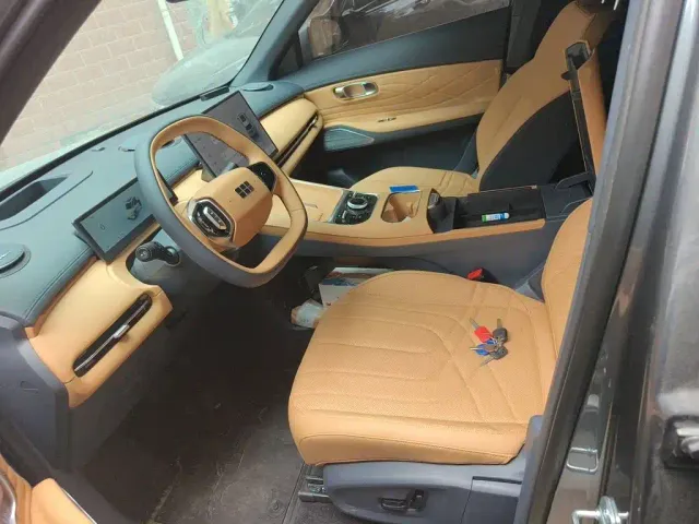 Geely Galaxy Starship 7 EM-i — Фото автомобиля 16
