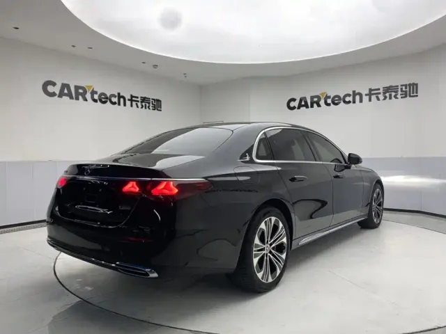 Mercedes-Benz E-Class — Фото автомобиля 5