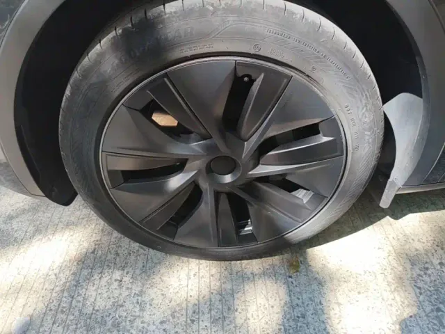 Tesla Model Y — Фото автомобиля 22