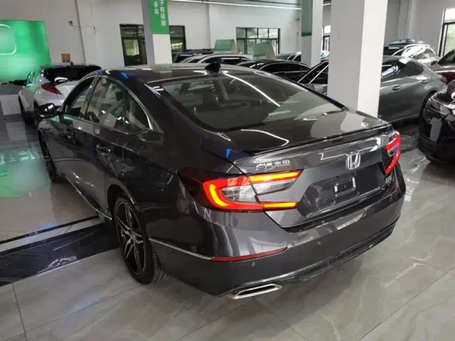 Honda Accord — Фото автомобиля 4