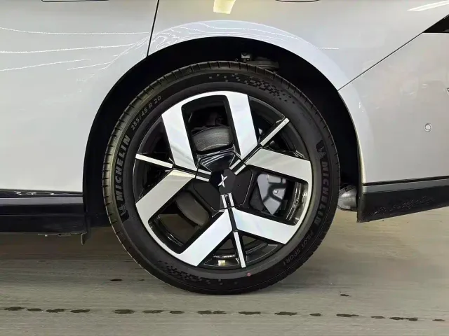 Xpeng P7+ — Фото автомобиля 6