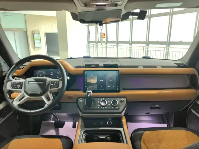 Land Rover Defender — Фото автомобиля 6