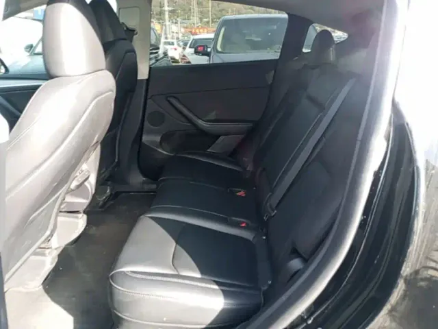 Tesla Model Y — Фото автомобиля 16