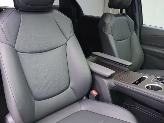 Toyota Granvia — Фото автомобиля 10