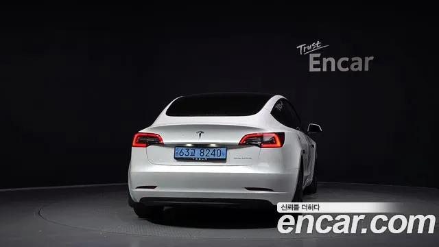 Tesla Model 3 — Фото автомобиля 4