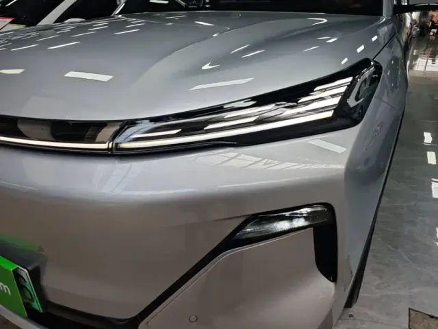 Geely Galaxy Starship 7 EM-i — Фото автомобиля 17