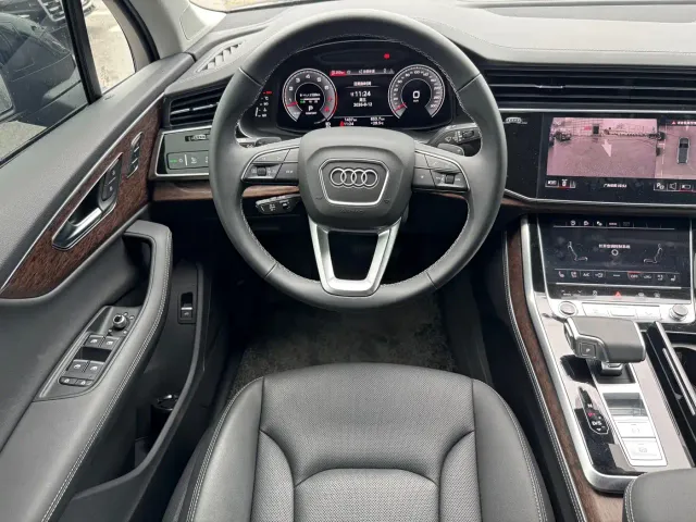 Audi Q7 — Фото автомобиля 11