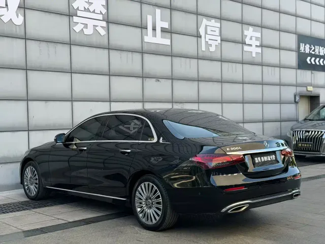 Mercedes-Benz E-Class — Фото автомобиля 9
