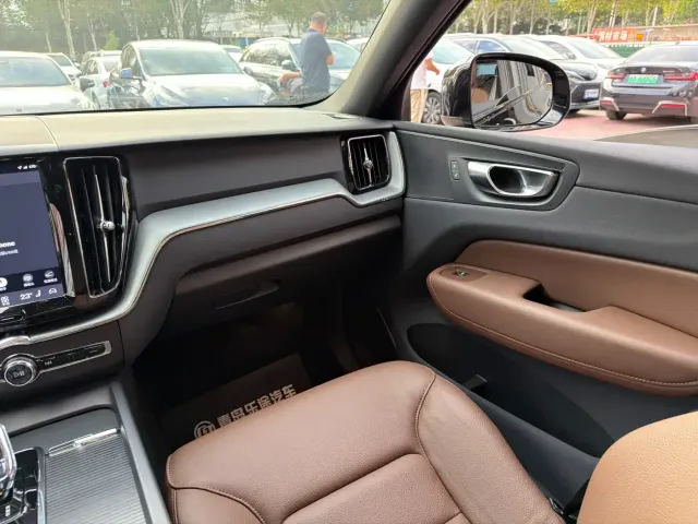 Volvo Volvo XC60 2025 B5 AWD Smart Luxury Edition — Фото автомобиля 10
