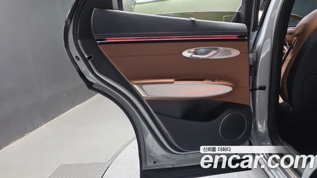 Genesis GV70 — Фото автомобиля 14