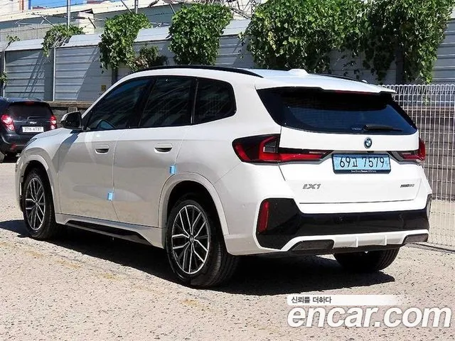 BMW iX1 U11 — Фото автомобиля 2