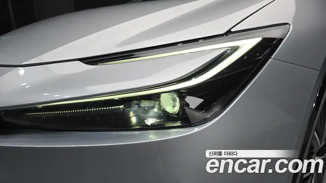 Toyota Prius — Фото автомобиля 5