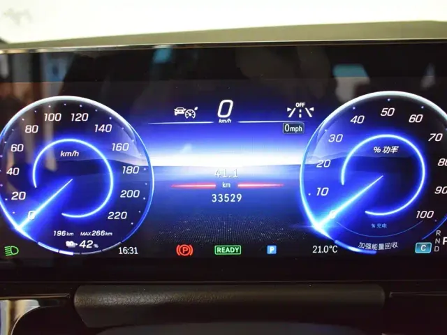 Mercedes-Benz EQA — Фото автомобиля 4