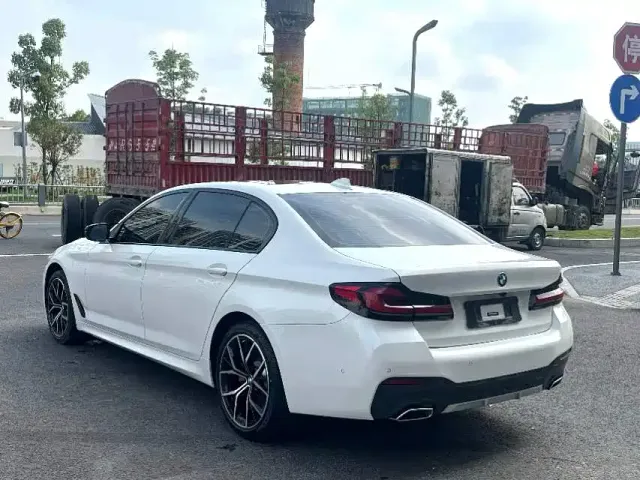 BMW 5 Series — Фото автомобиля 9
