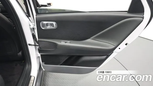 Hyundai Ioniq 6 — Фото автомобиля 24