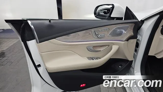 Mercedes-Benz CLS-Class — Фото автомобиля 24