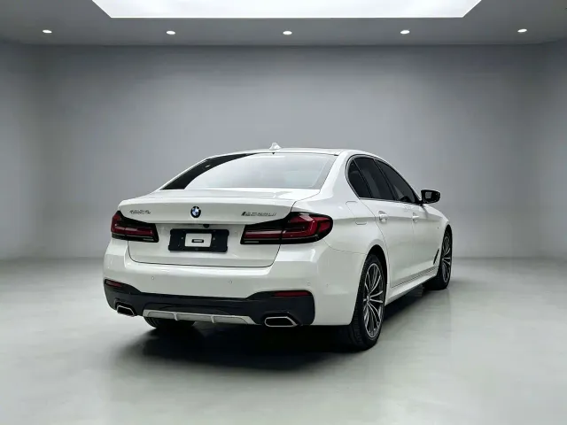 BMW 5 Series — Фото автомобиля 5