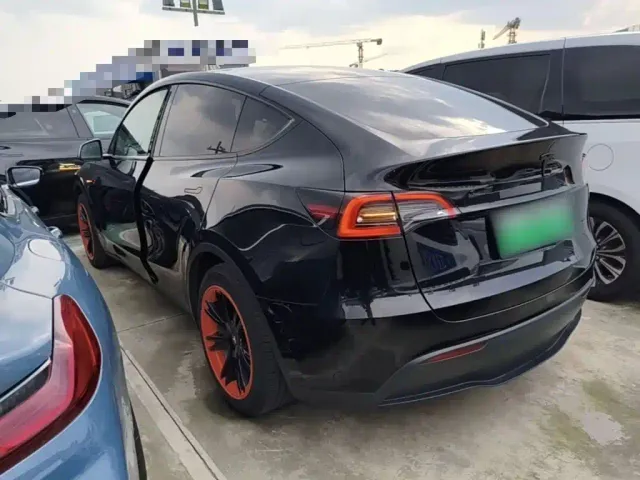 Tesla Model Y — Фото автомобиля 4