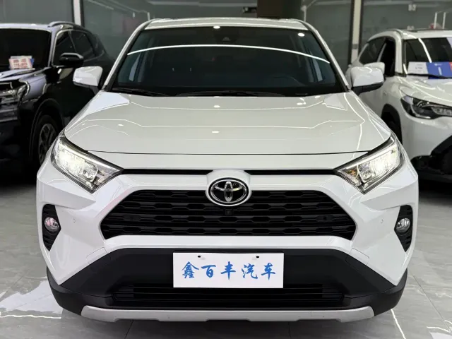 Toyota RAV4 — Фото автомобиля 2