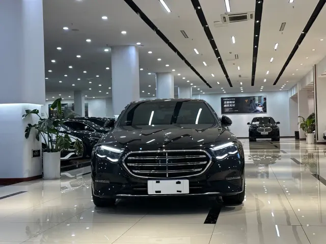 Mercedes-Benz E-Class — Фото автомобиля 2