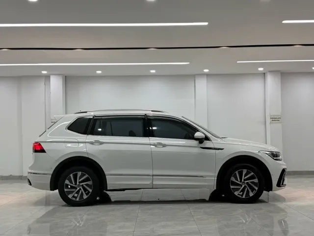 Volkswagen Tiguan L PHEV — Фото автомобиля 4