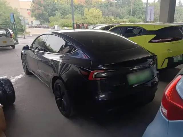 Tesla Model 3 — Фото автомобиля 4