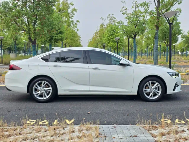 Buick Regal — Фото автомобиля 8