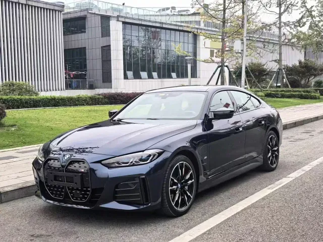 Фотография автомобиля — BMW i4