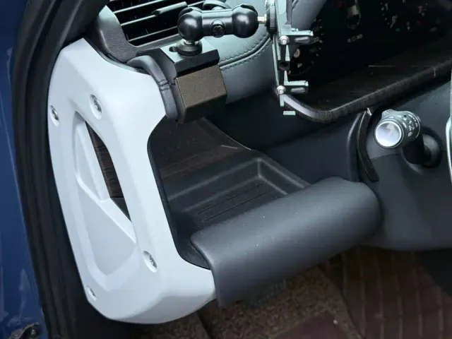 Land Rover Defender — Фото автомобиля 18