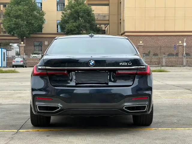 BMW 7 Series — Фото автомобиля 8