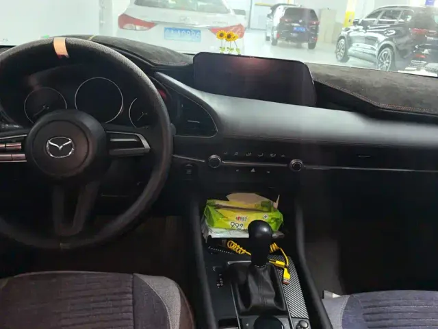 Mazda Axela — Фото автомобиля 12