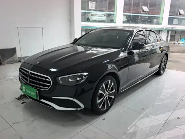 Фотография автомобиля — Mercedes-Benz E-Class