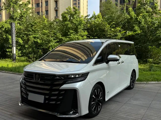 Toyota Vellfire — Фото автомобиля 2