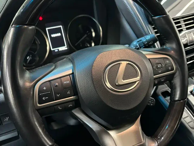 Lexus LM — Фото автомобиля 9