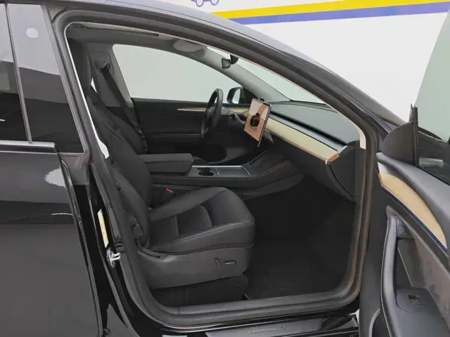 Tesla Model Y — Фото автомобиля 8