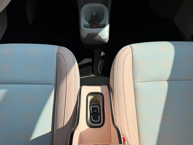 Leapmotor T03 — Фото автомобиля 12