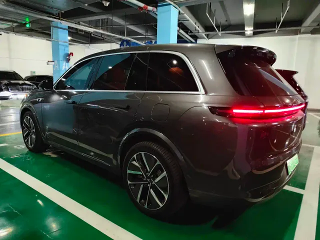 Li Auto L8 — Фото автомобиля 5
